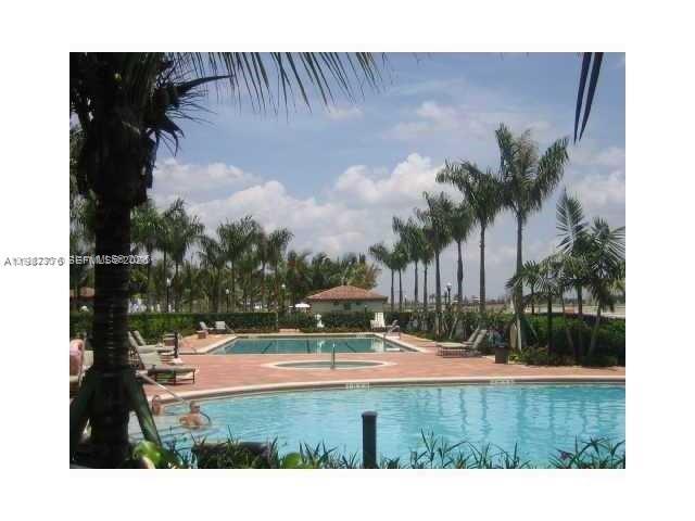 SAWGRASS LAKES - Residential
