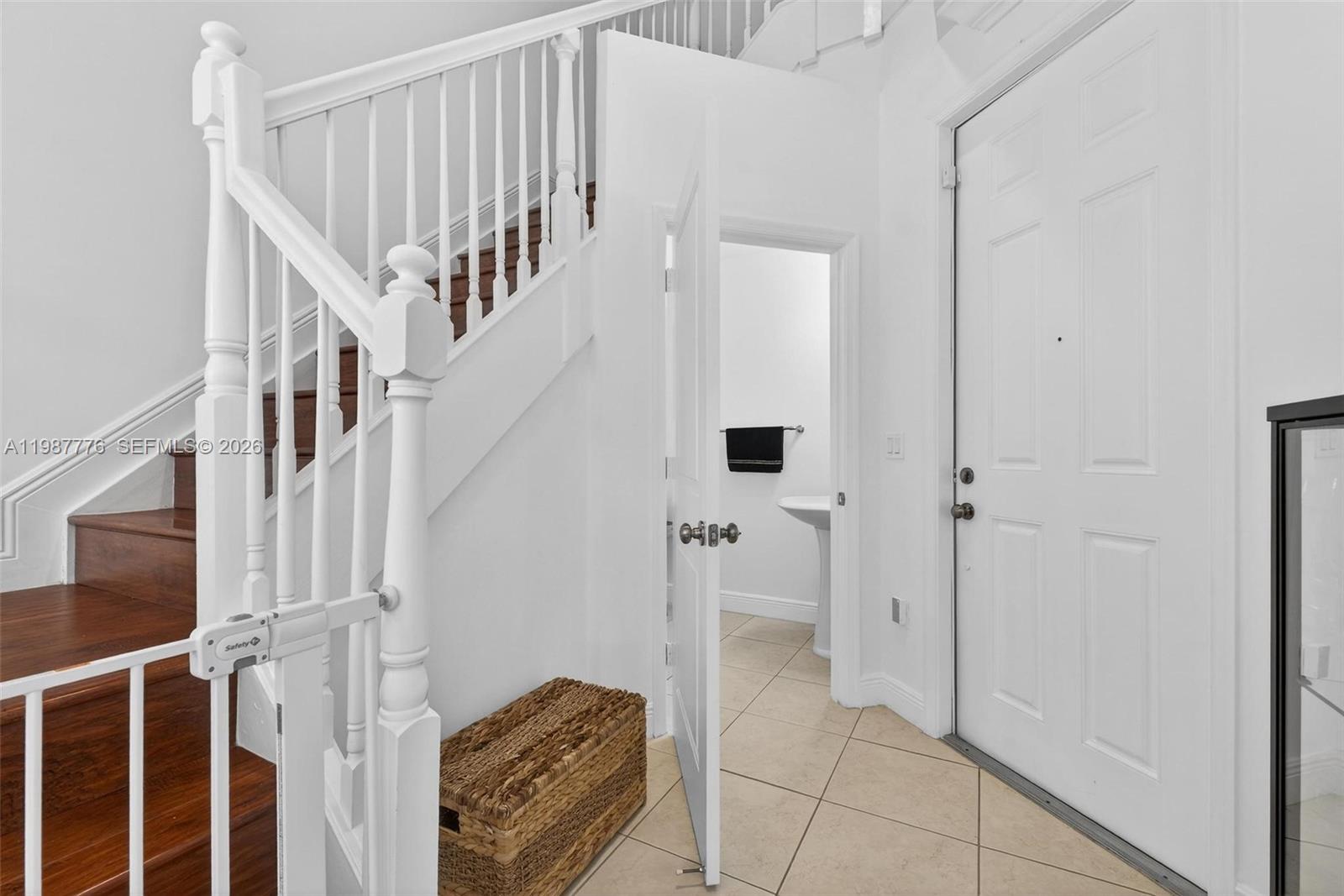 SAWGRASS LAKES - Residential