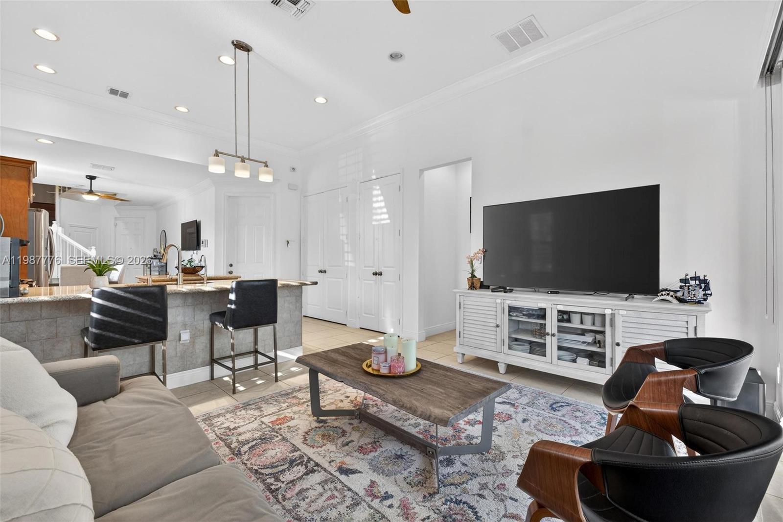 SAWGRASS LAKES - Residential