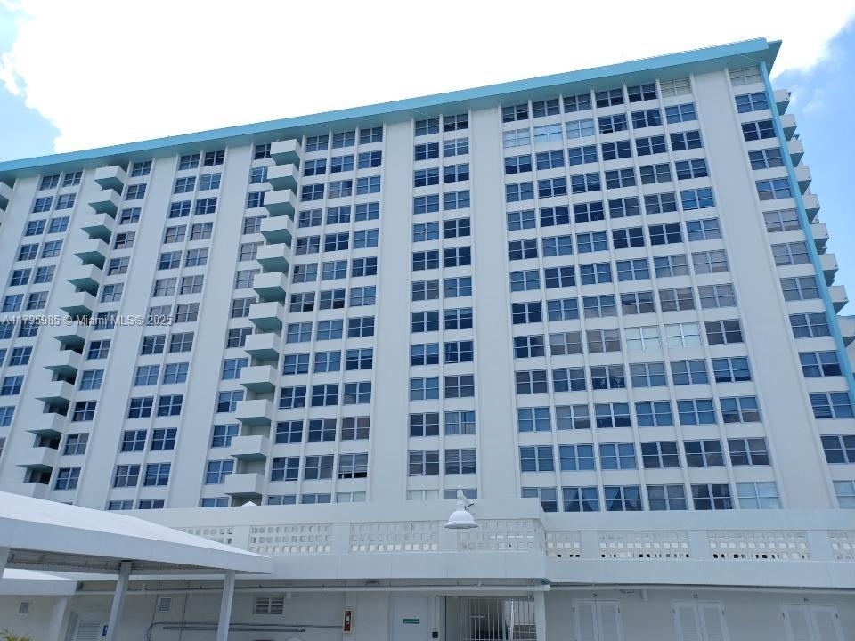 2899 Collins Ave 1218, Miami Beach, Miami-Dade County, Florida - 1 Bedrooms  
2 Bathrooms - 