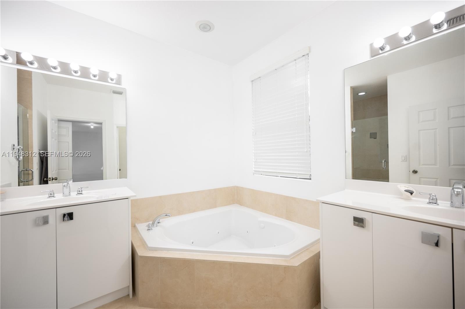 FONTAINEBLEAU WEST NORTH - Residential