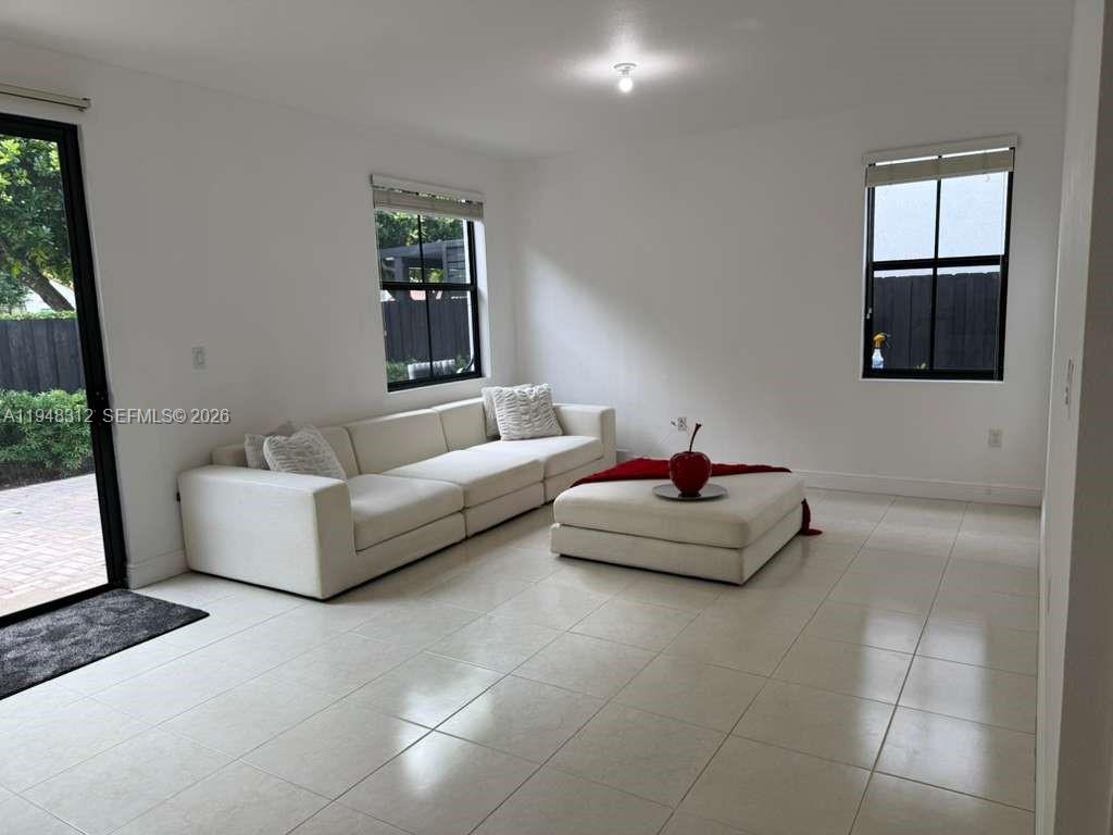 FONTAINEBLEAU WEST NORTH - Residential