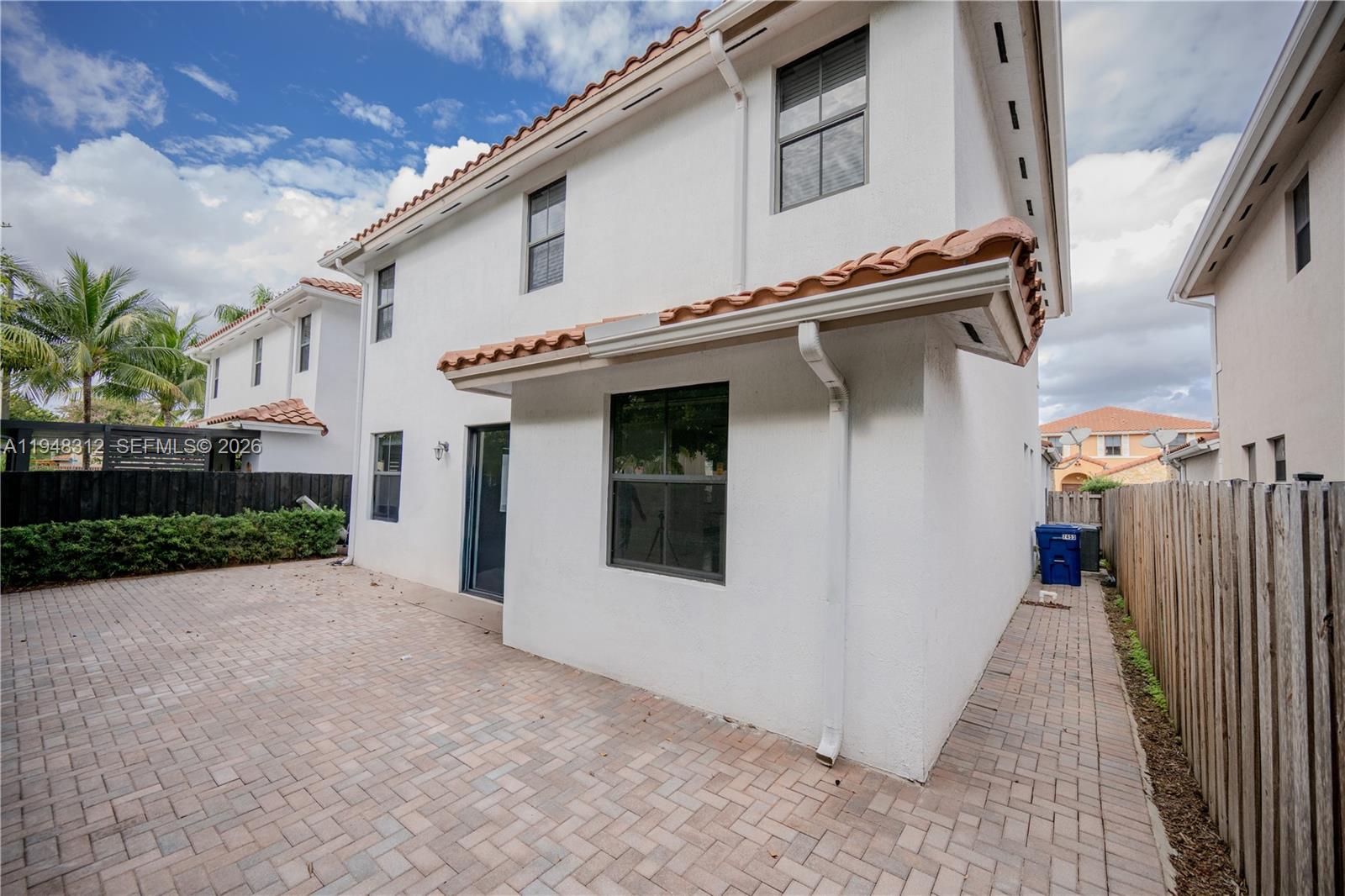 FONTAINEBLEAU WEST NORTH - Residential