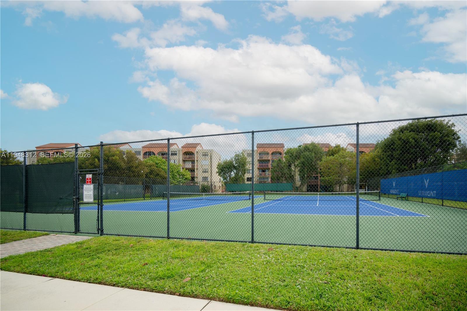 FONTAINEBLEAU WEST NORTH - Residential