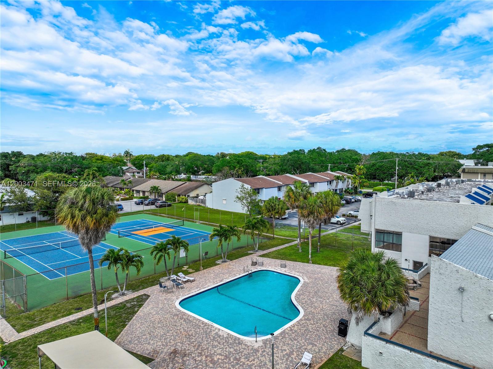 VILLAS OF SHERIDAN CONDO - Residential