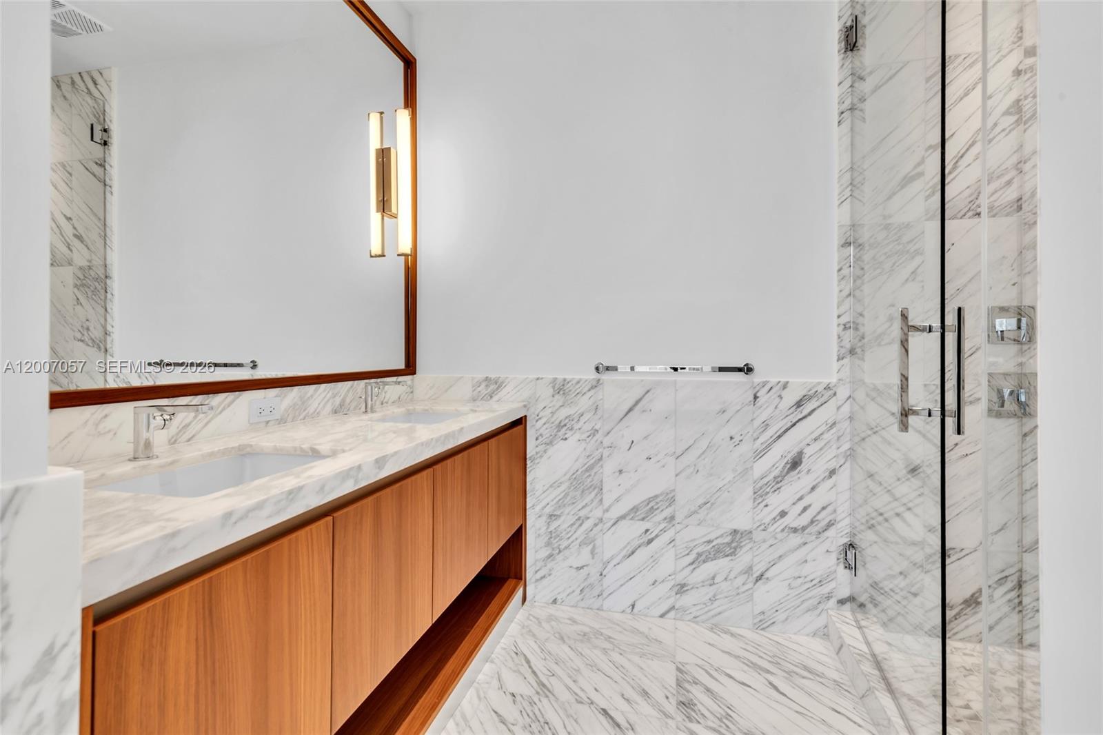 UNA RESIDENCE UNIT 803 - Residential