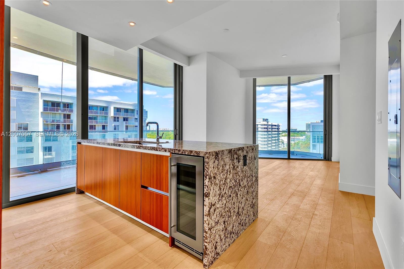 UNA RESIDENCE UNIT 803 - Residential