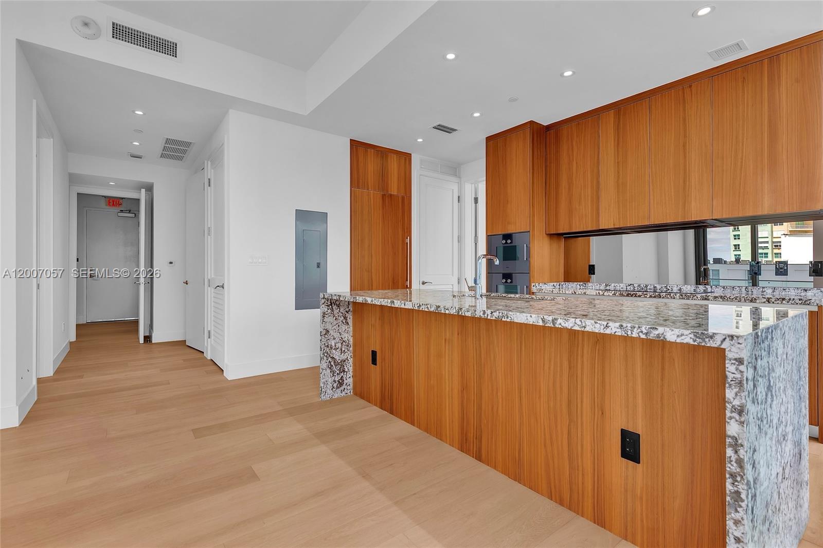 UNA RESIDENCE UNIT 803 - Residential