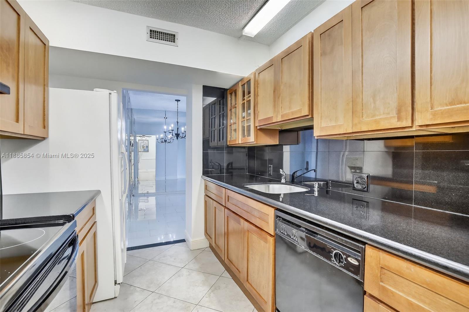 HILLCREST EAST NO 24 COND - Residential