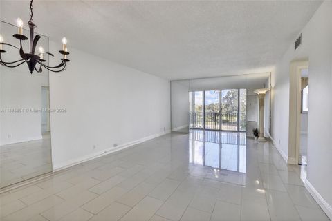 Photo of 4200 Hillcrest Dr #308, Hollywood, FL 33021 (MLS # A11885854)