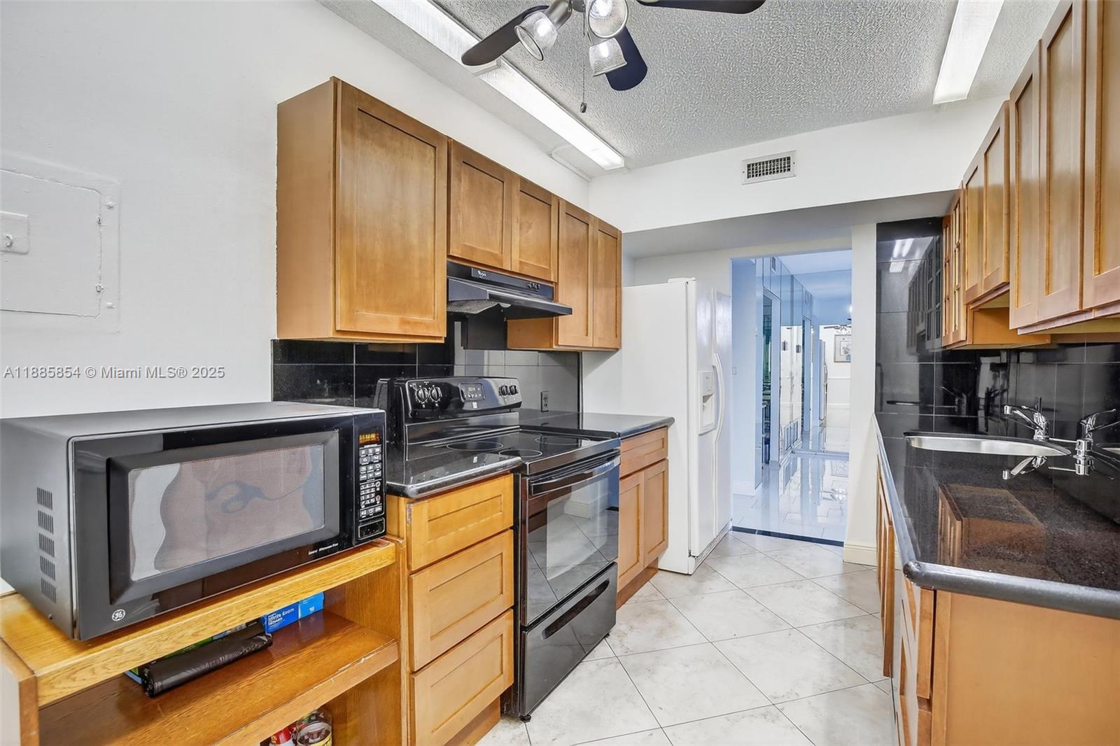 HILLCREST EAST NO 24 COND - Residential