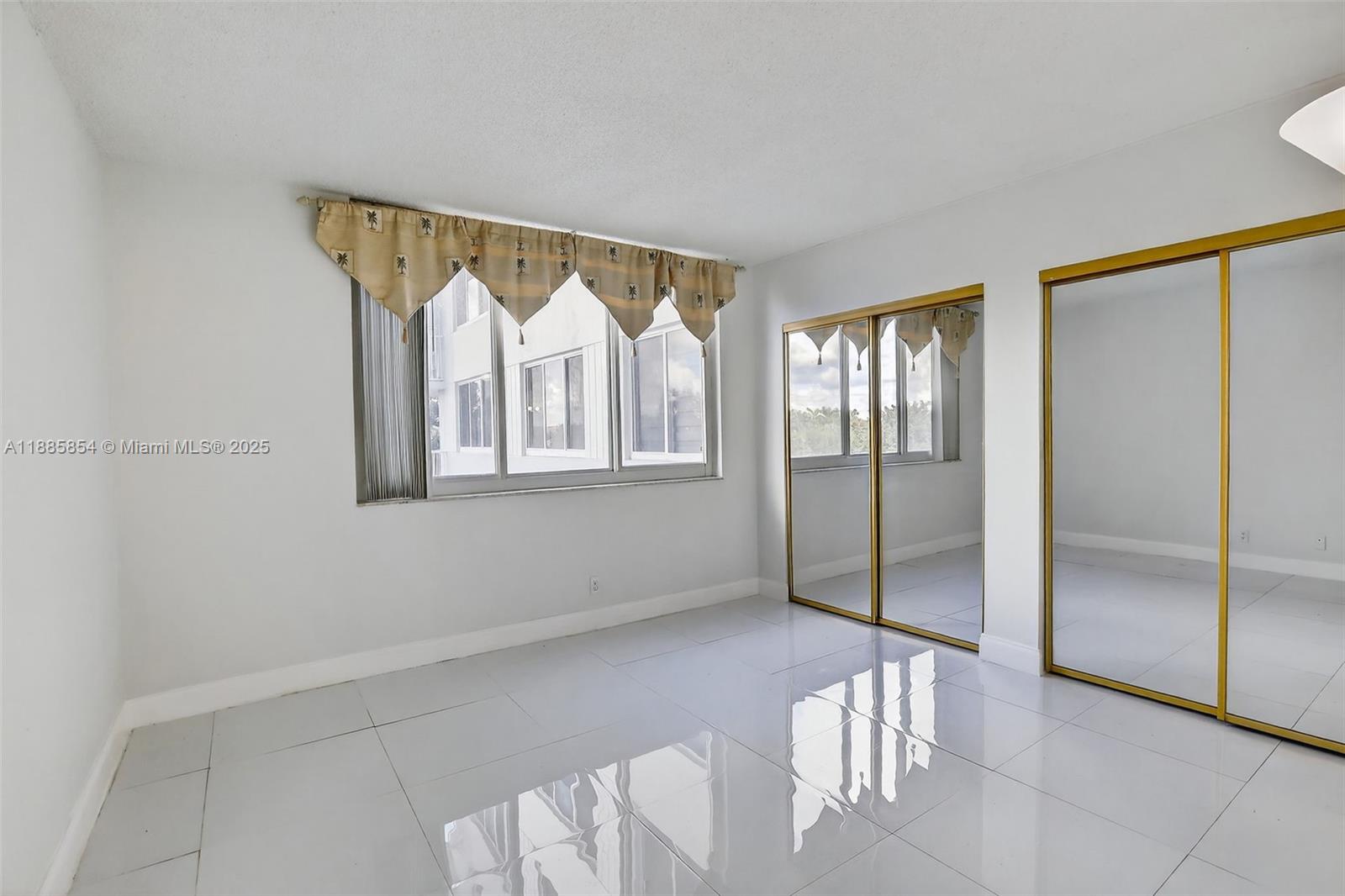 HILLCREST EAST NO 24 COND - Residential