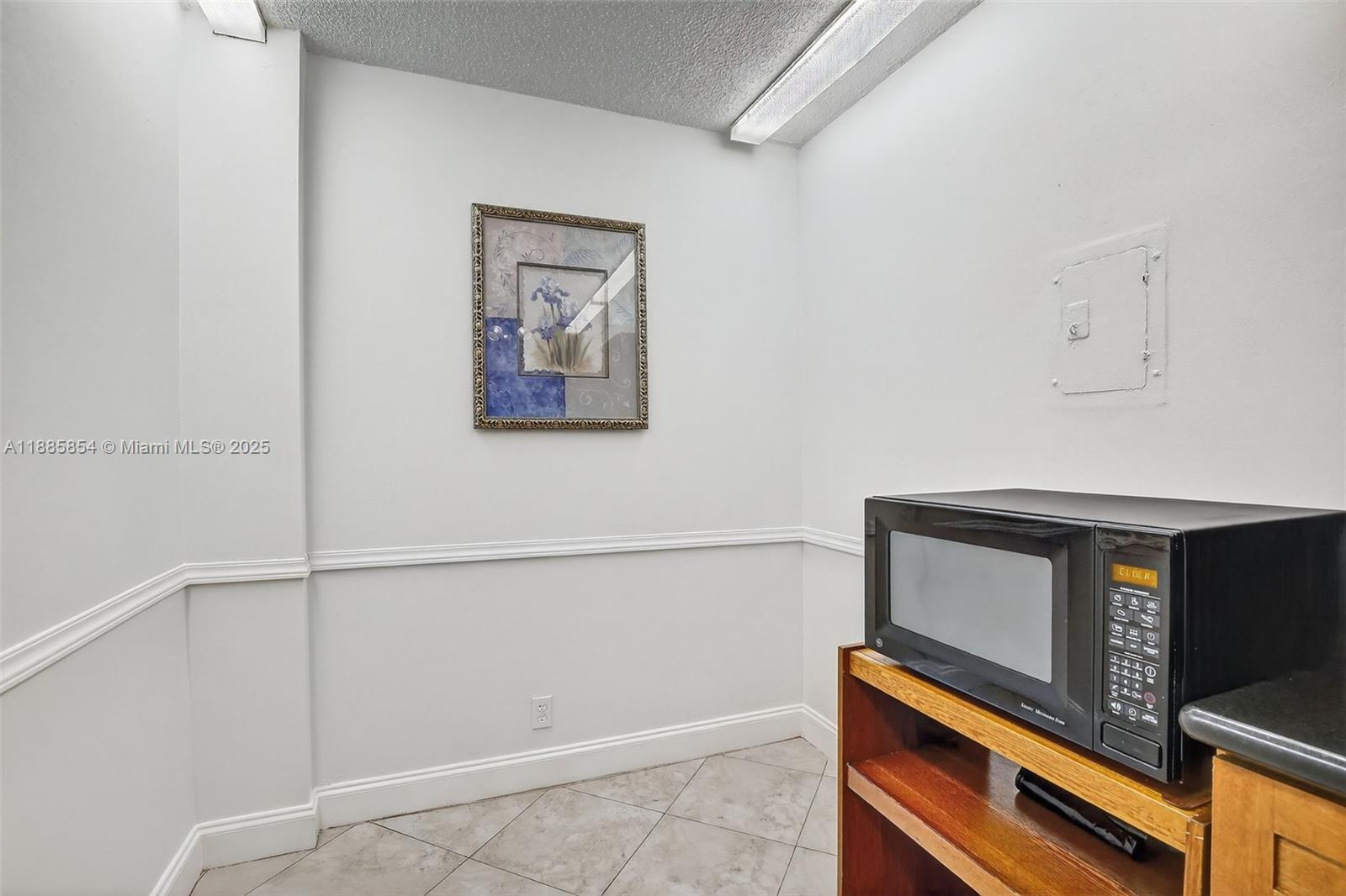 HILLCREST EAST NO 24 COND - Residential