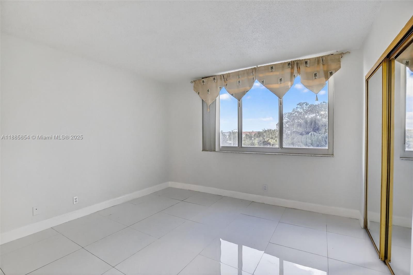 HILLCREST EAST NO 24 COND - Residential