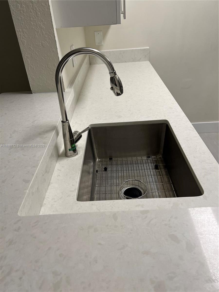 LAKEVIEW CLUB CONDO - Residential Lease