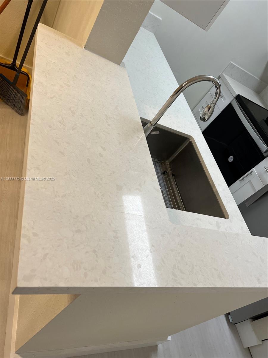 LAKEVIEW CLUB CONDO - Residential Lease