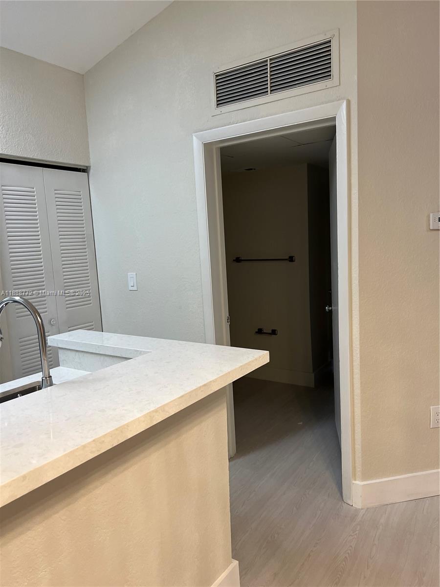 LAKEVIEW CLUB CONDO - Residential Lease