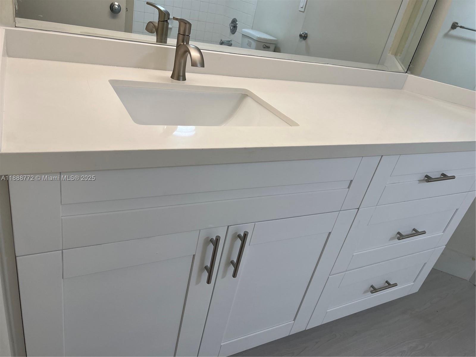 LAKEVIEW CLUB CONDO - Residential Lease
