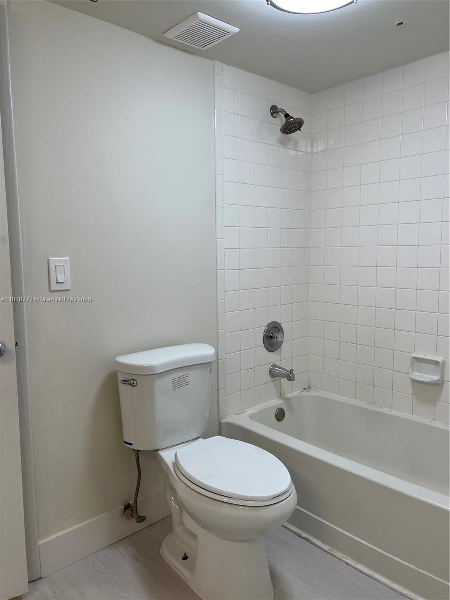 LAKEVIEW CLUB CONDO - Residential Lease
