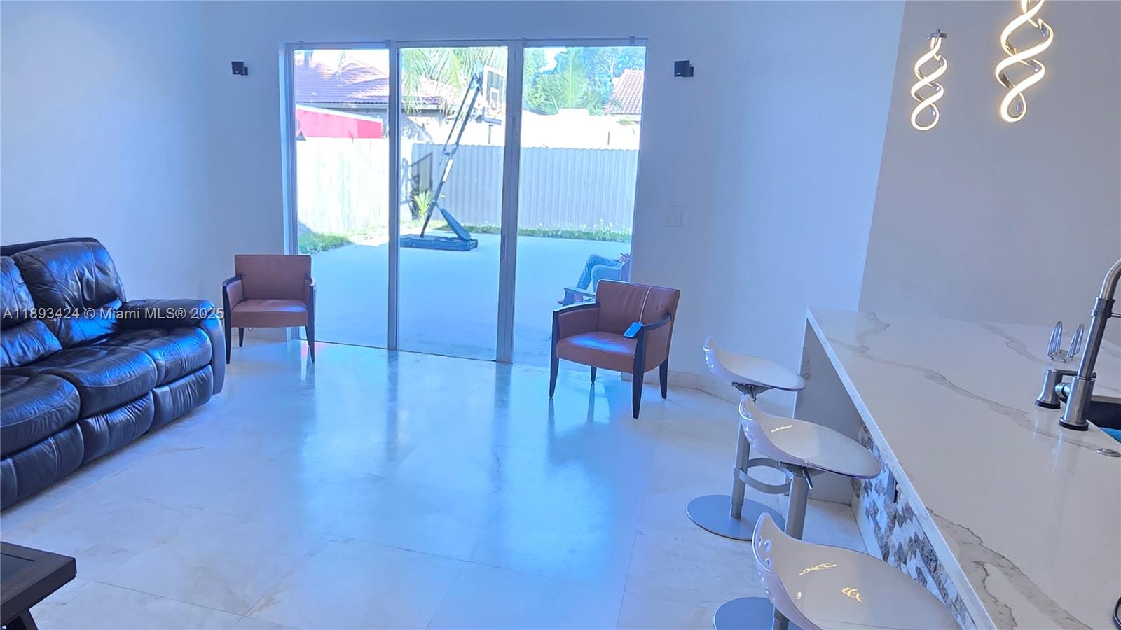 FLORIDIAN BAY ESTATES - Residential