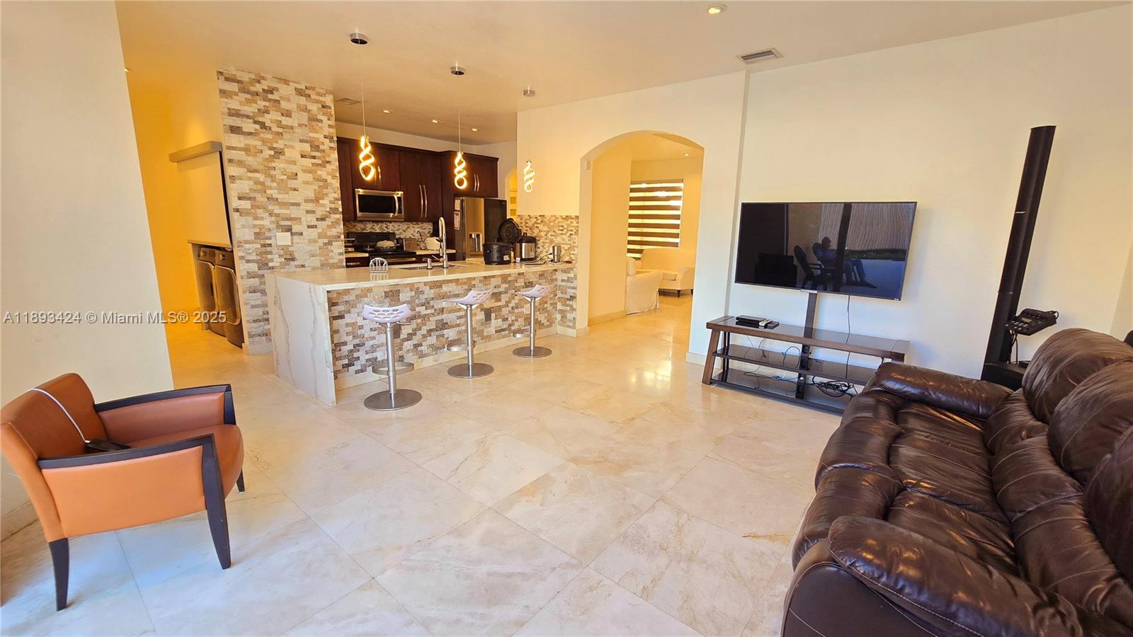 FLORIDIAN BAY ESTATES - Residential