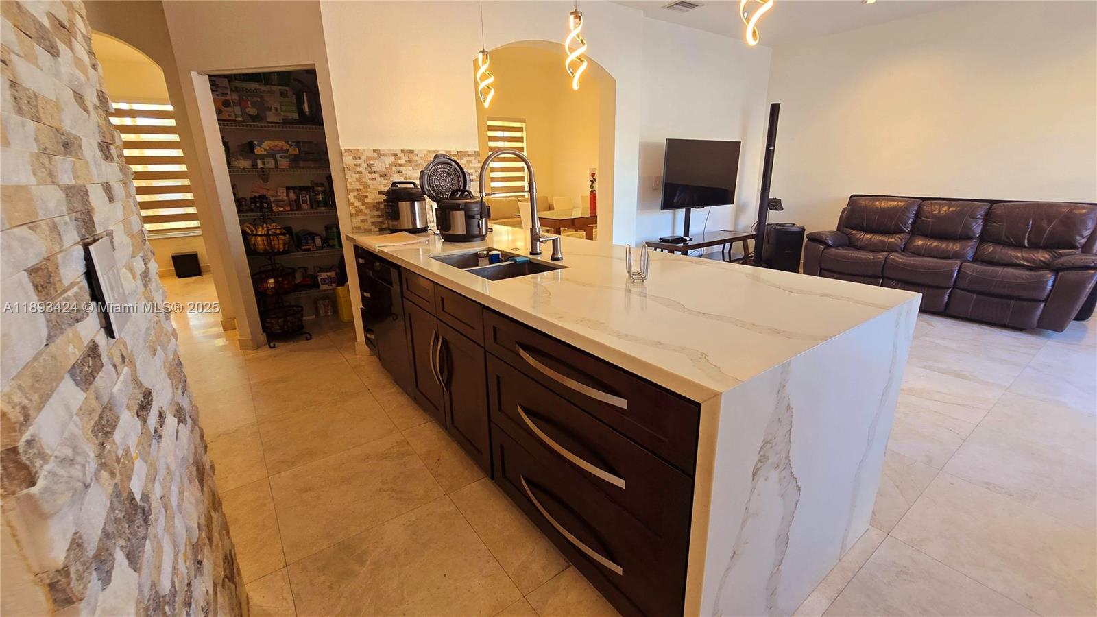 FLORIDIAN BAY ESTATES - Residential