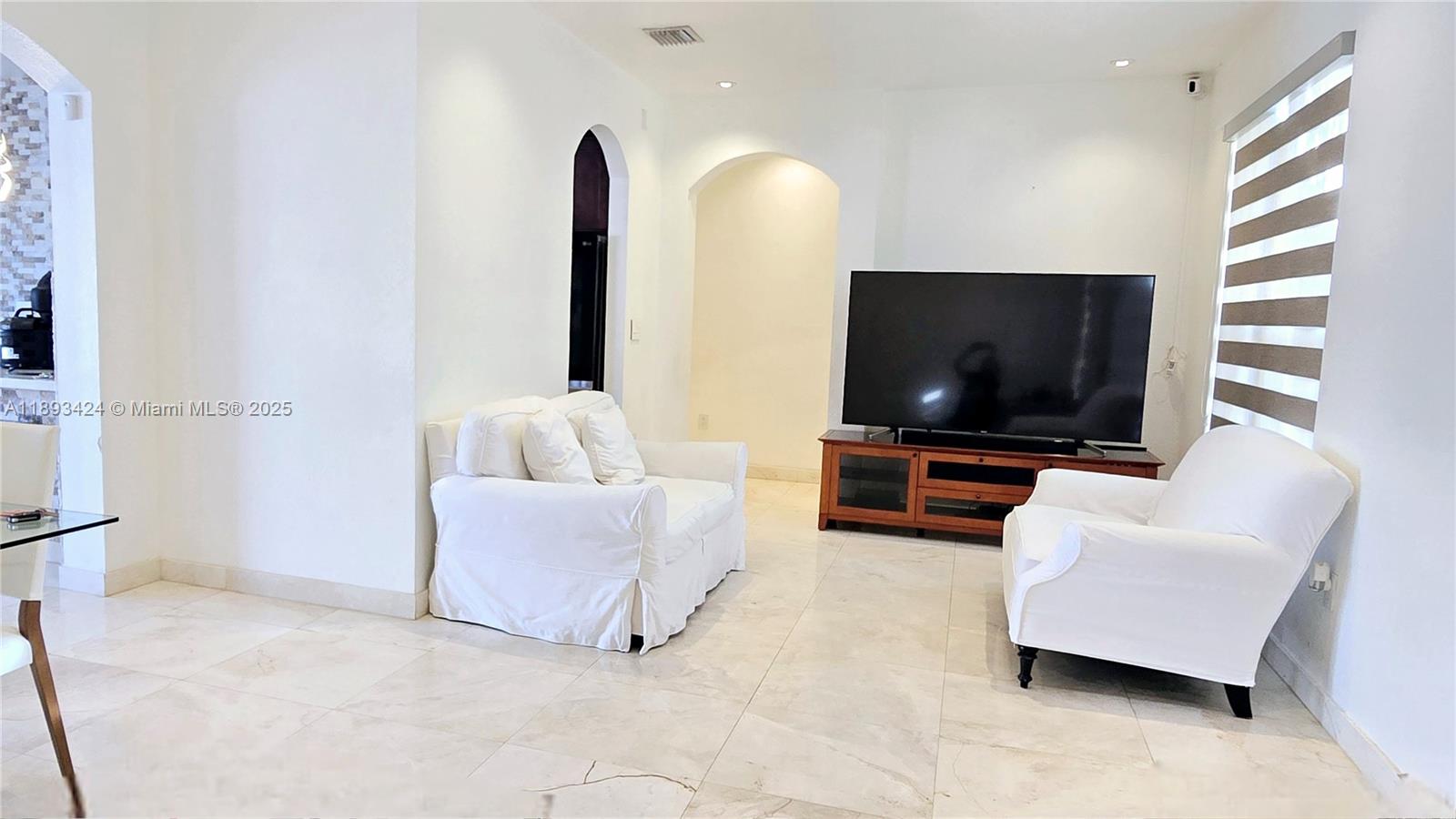 FLORIDIAN BAY ESTATES - Residential