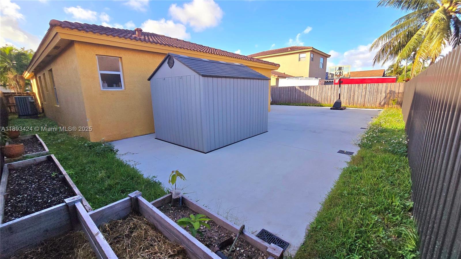 FLORIDIAN BAY ESTATES - Residential