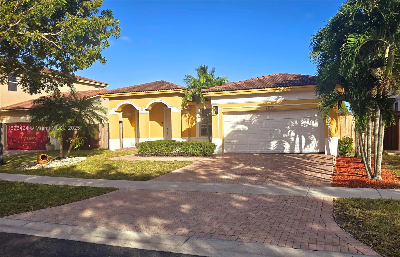 FLORIDIAN BAY ESTATES - Residential