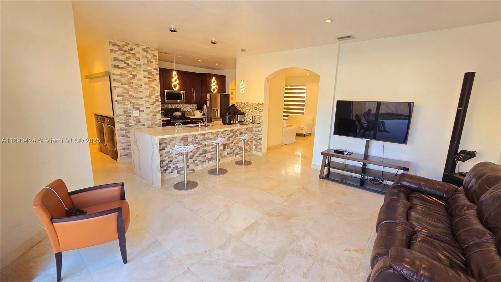 FLORIDIAN BAY ESTATES - Residential