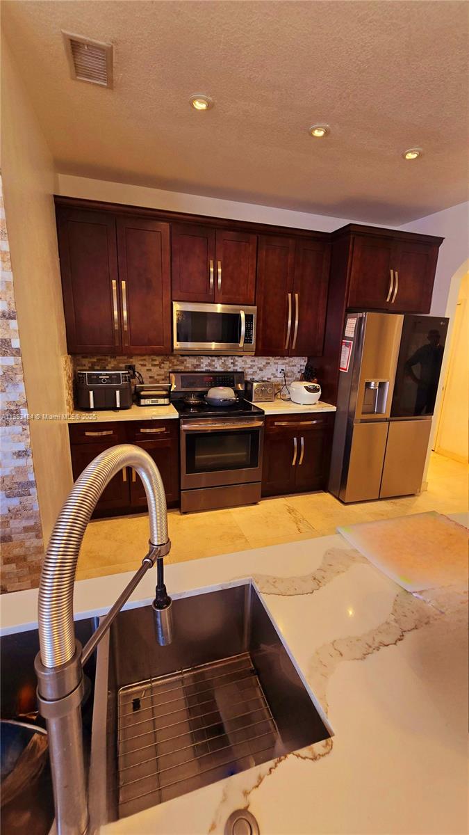 FLORIDIAN BAY ESTATES - Residential