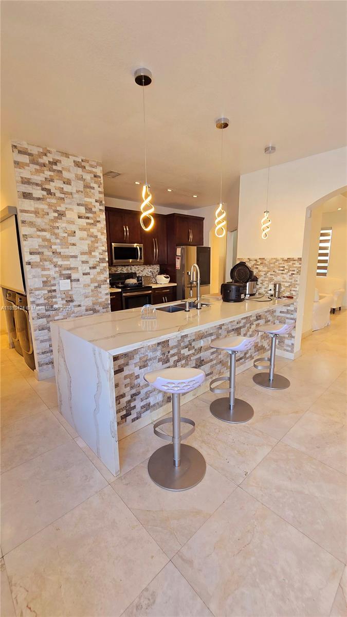FLORIDIAN BAY ESTATES - Residential
