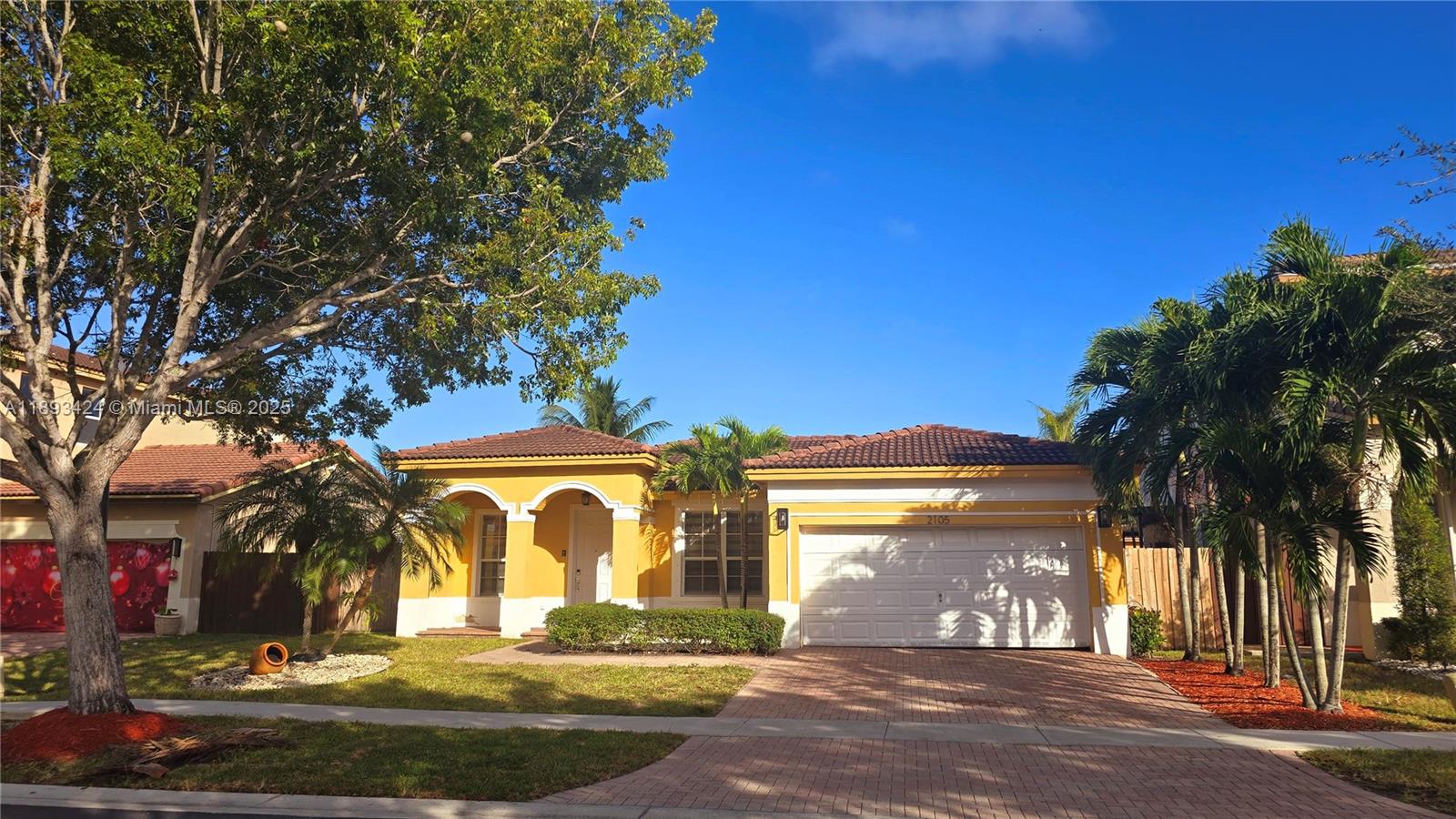 FLORIDIAN BAY ESTATES - Residential