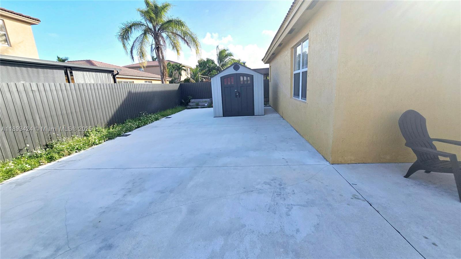 FLORIDIAN BAY ESTATES - Residential