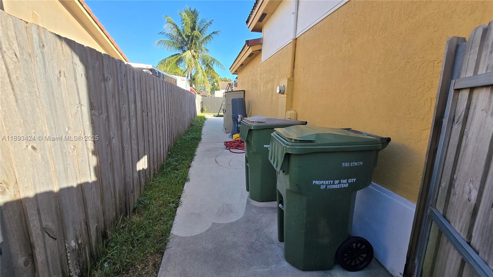 FLORIDIAN BAY ESTATES - Residential