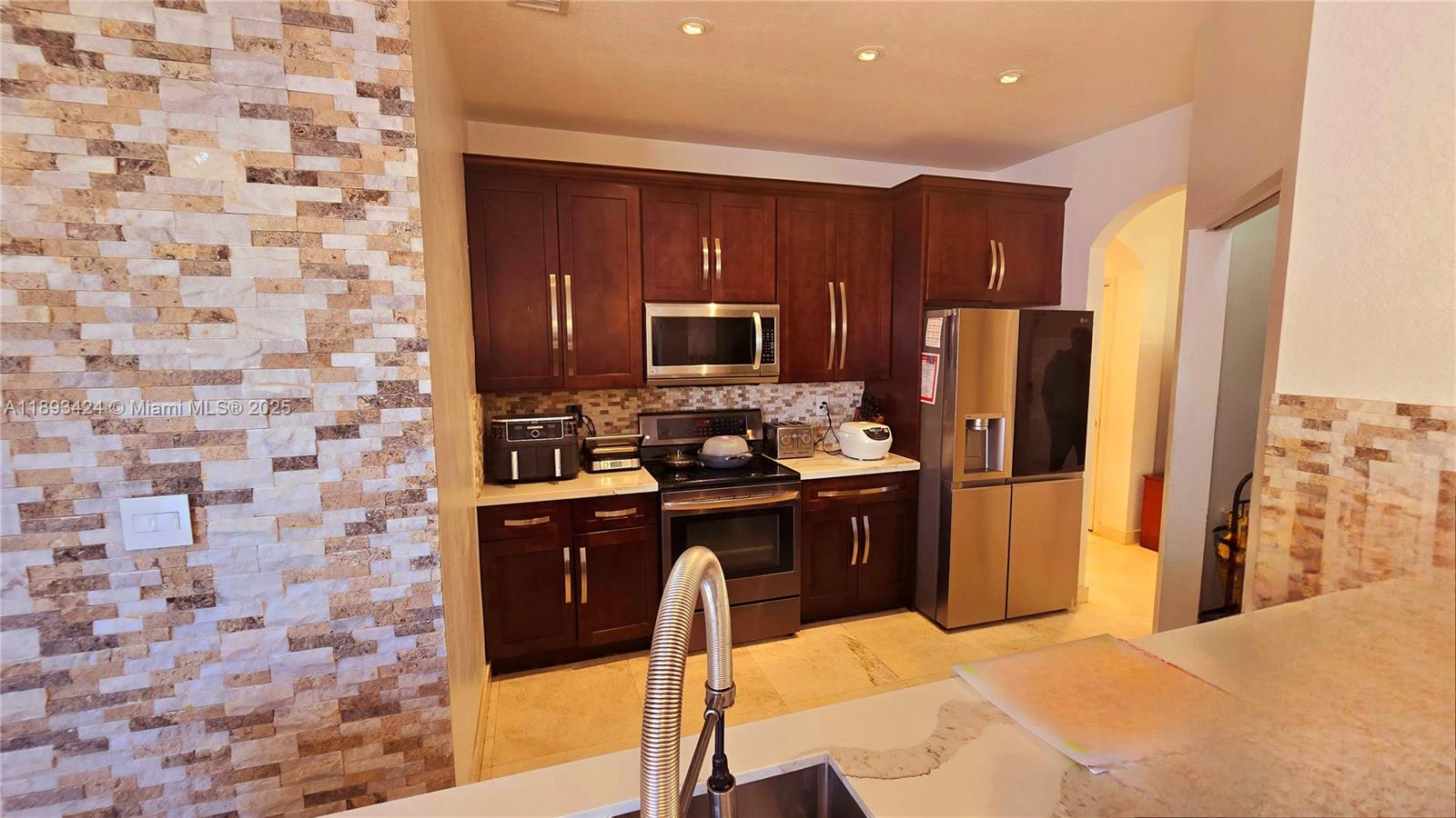 FLORIDIAN BAY ESTATES - Residential