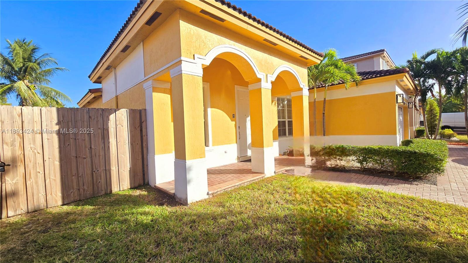 FLORIDIAN BAY ESTATES - Residential