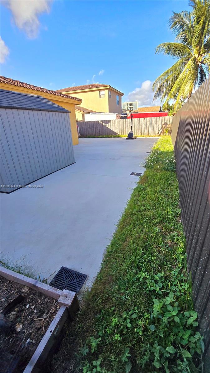 FLORIDIAN BAY ESTATES - Residential