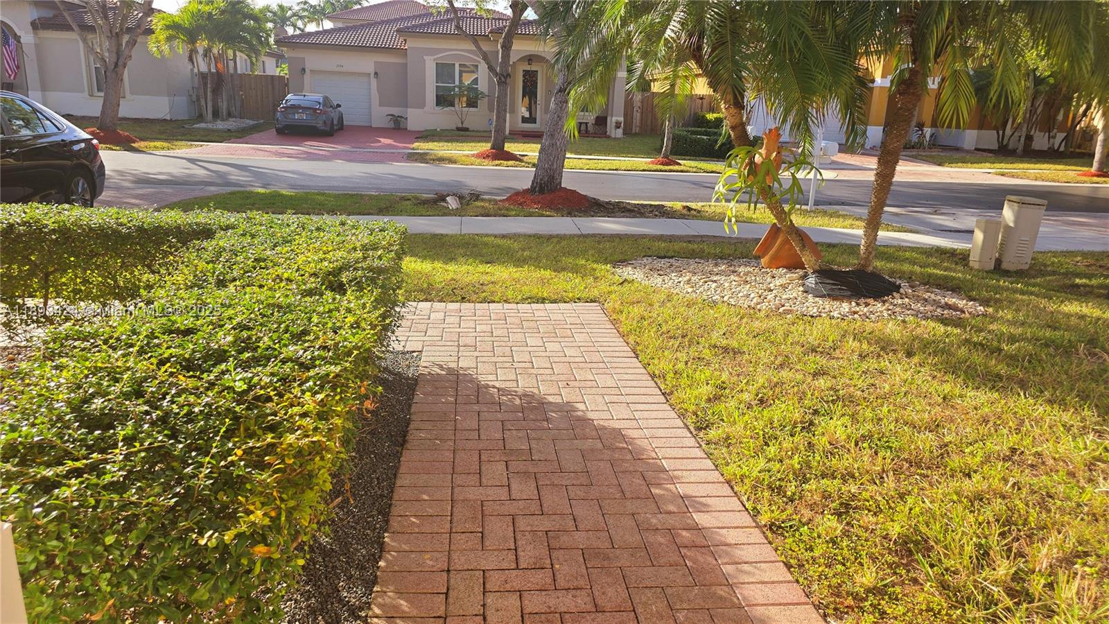 FLORIDIAN BAY ESTATES - Residential
