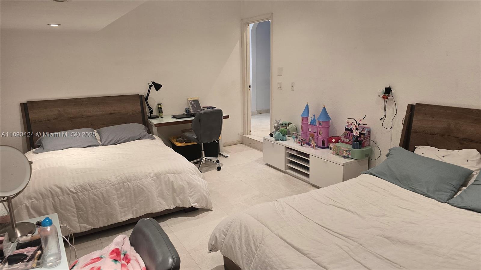 FLORIDIAN BAY ESTATES - Residential