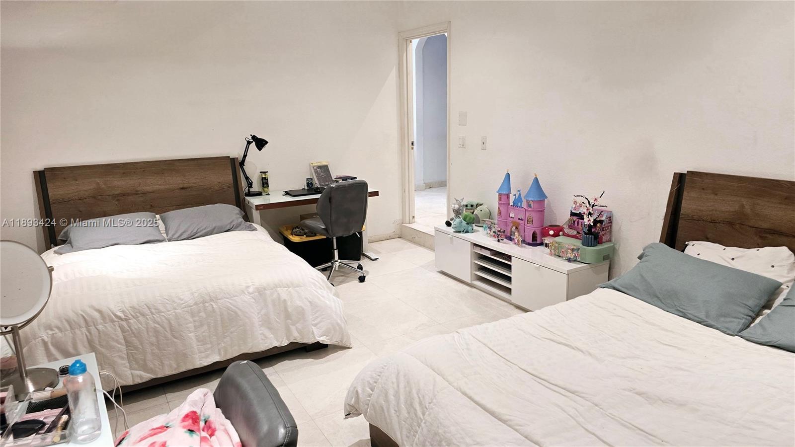 FLORIDIAN BAY ESTATES - Residential
