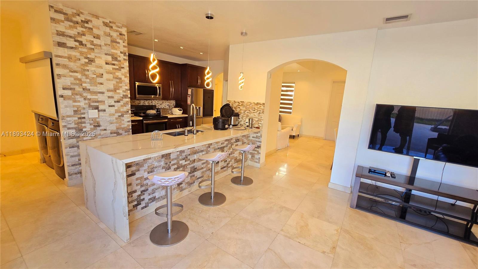 FLORIDIAN BAY ESTATES - Residential