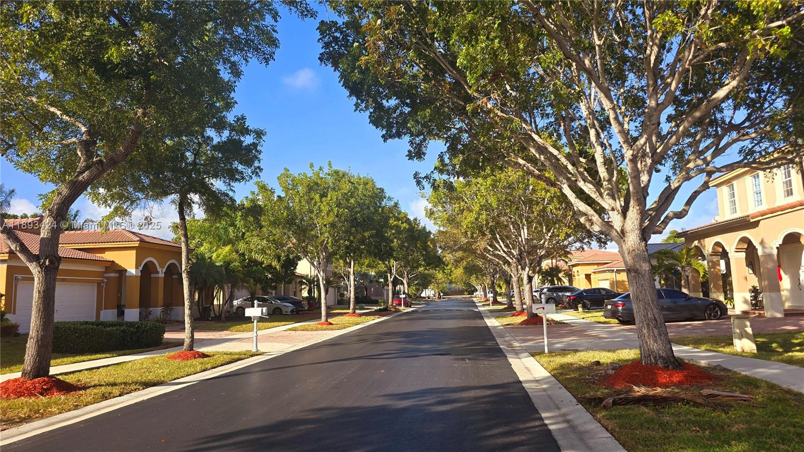 FLORIDIAN BAY ESTATES - Residential