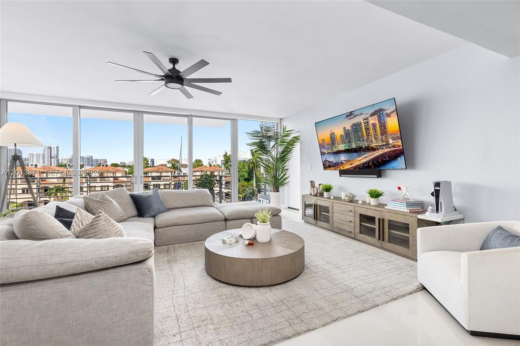 Photo of 133 Isle Of Venice Dr #4B, Fort Lauderdale, FL 33301 (MLS # A12013371)
