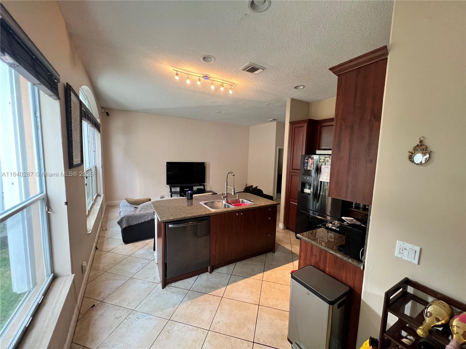 MAPLE RIDGE - Residential