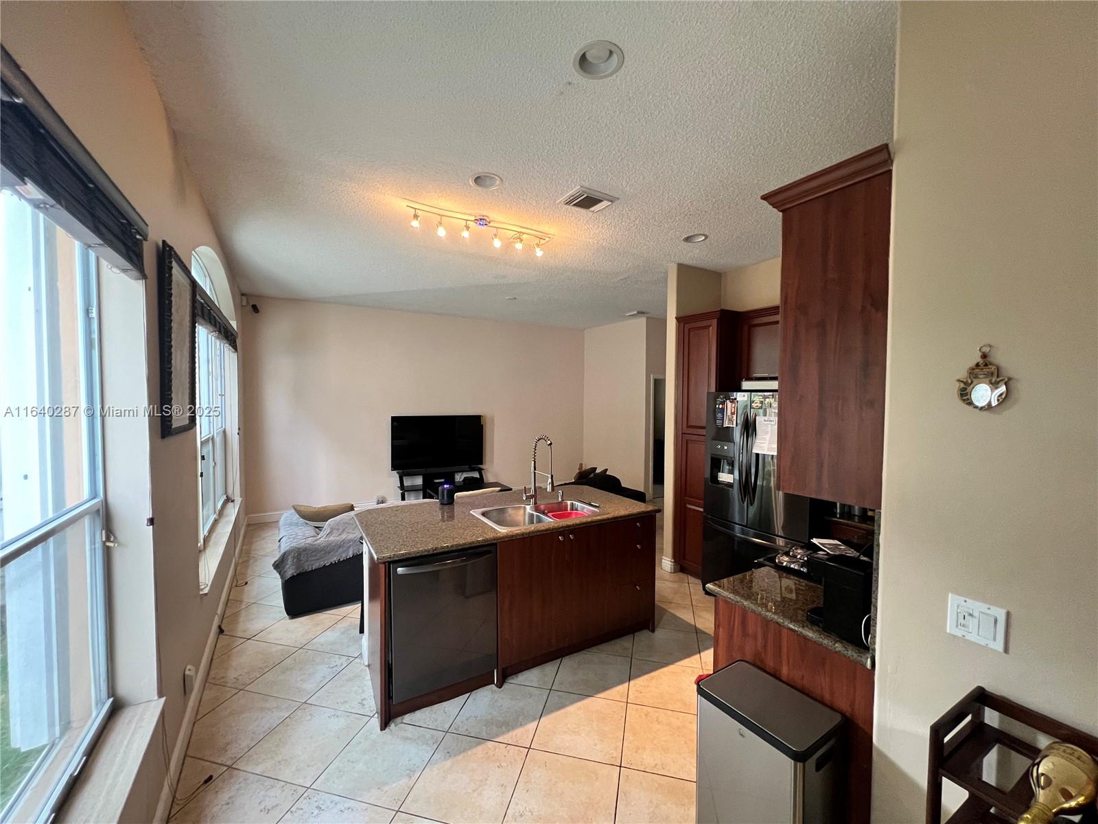 MAPLE RIDGE - Residential