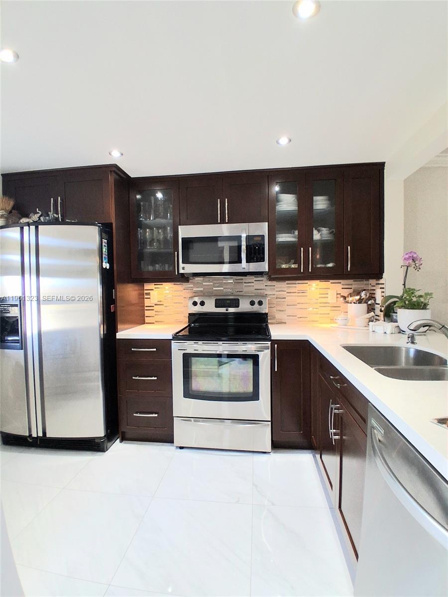 SUNRISE LAKES 213 CONDO - Residential