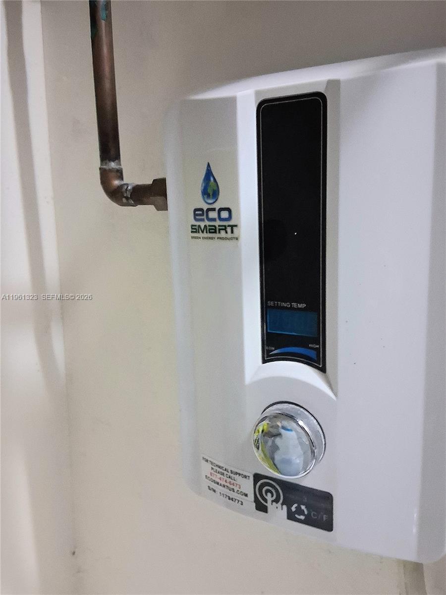 SUNRISE LAKES 213 CONDO - Residential