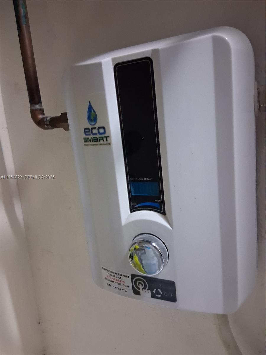 SUNRISE LAKES 213 CONDO - Residential