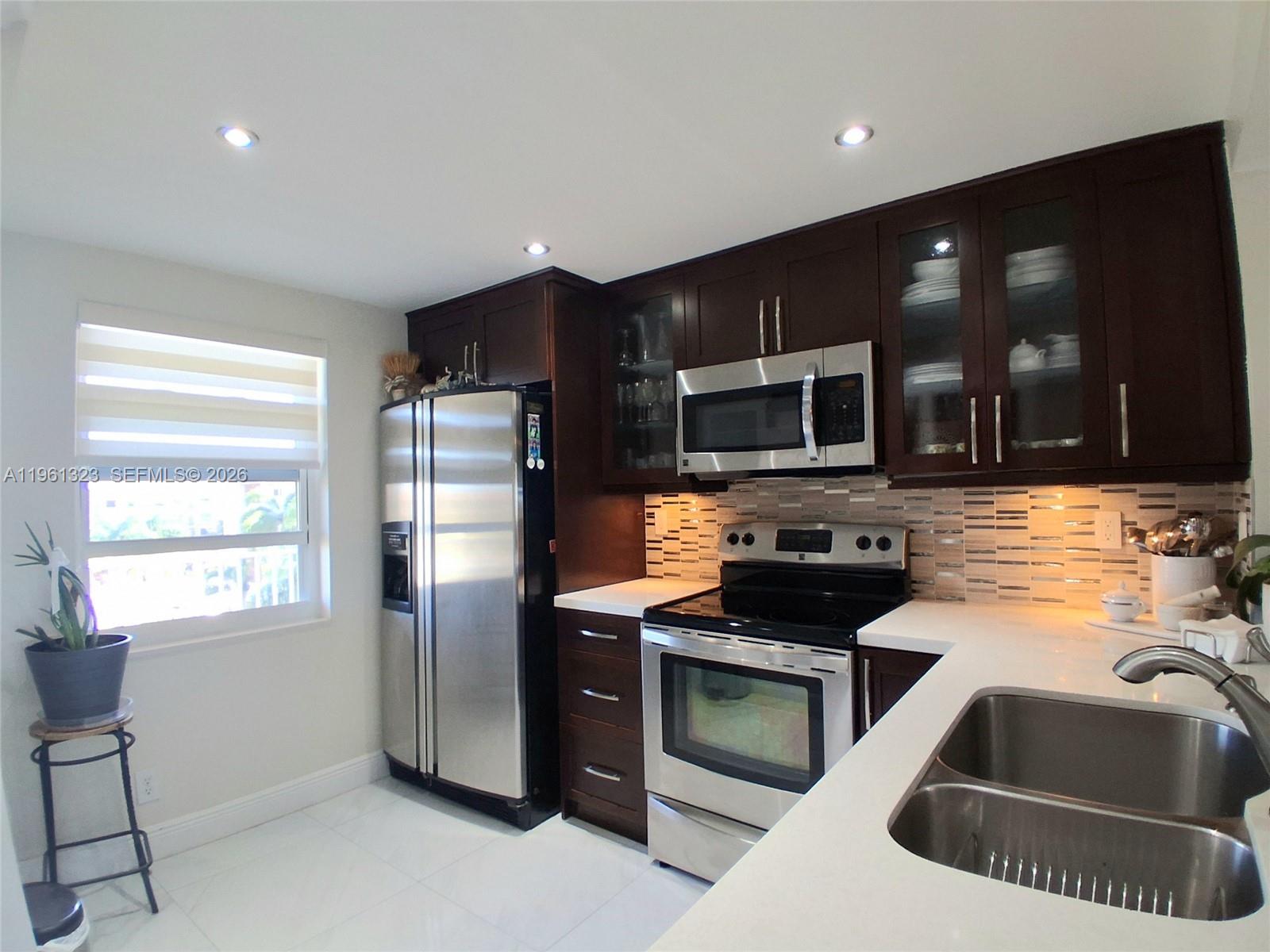 SUNRISE LAKES 213 CONDO - Residential